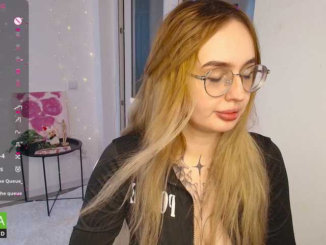 AdeLuna live cam on BongaCams
