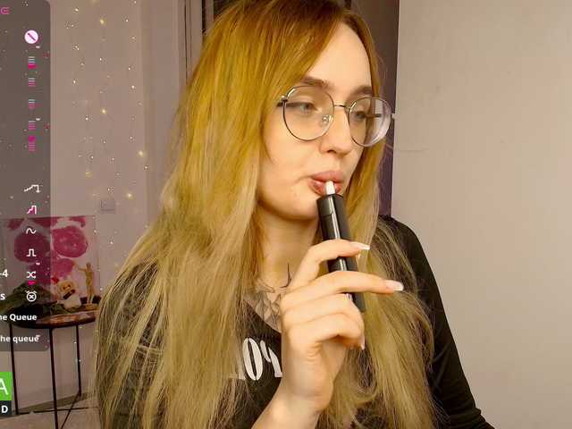 AdeLuna live cam on BongaCams