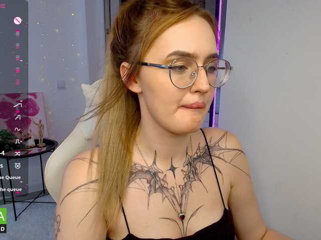 AdeLuna live cam on BongaCams