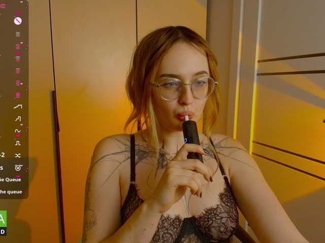 AdeLuna live cam on BongaCams