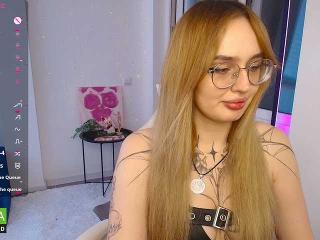 AdeLuna live cam on BongaCams