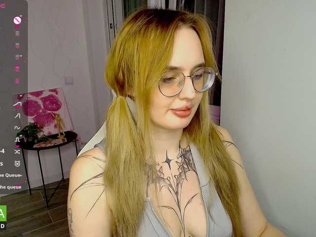 AdeLuna live cam on BongaCams