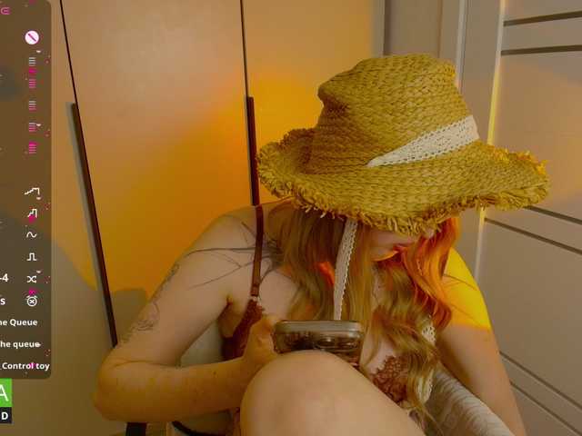 AdeLuna live cam on BongaCams