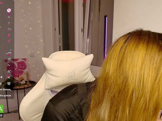 AdeLuna live cam on BongaCams