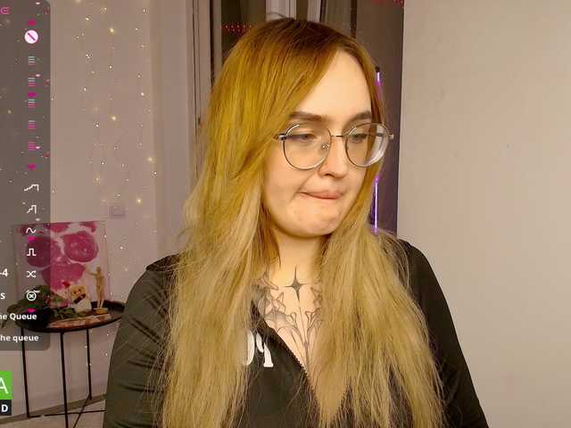 AdeLuna live cam on BongaCams