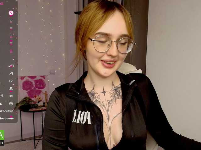 AdeLuna live cam on BongaCams