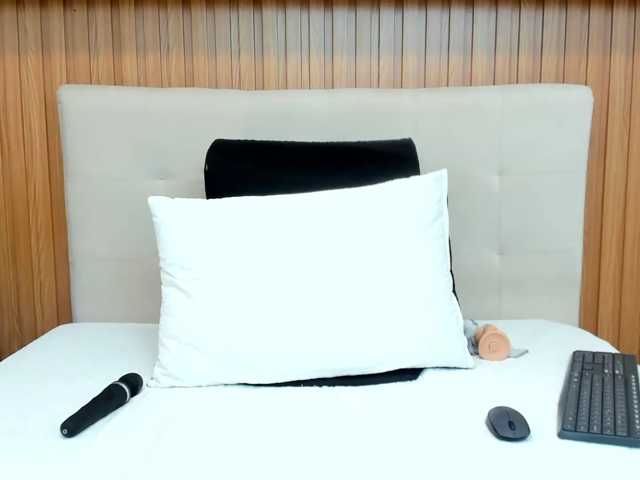 riley-reid-milf live cam on BongaCams
