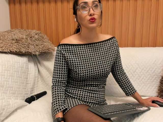 riley-reid-milf live cam on BongaCams