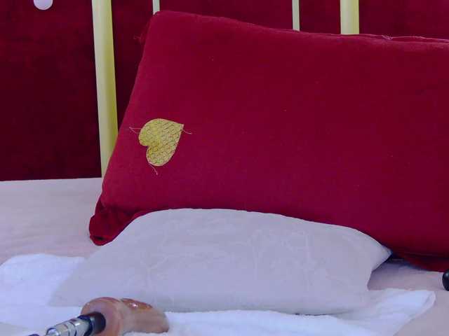 AuraMilf — live female cam