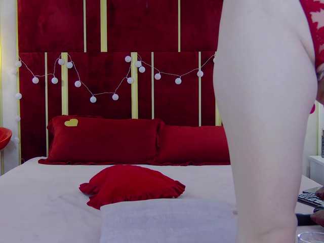 AuraMilf — live female cam
