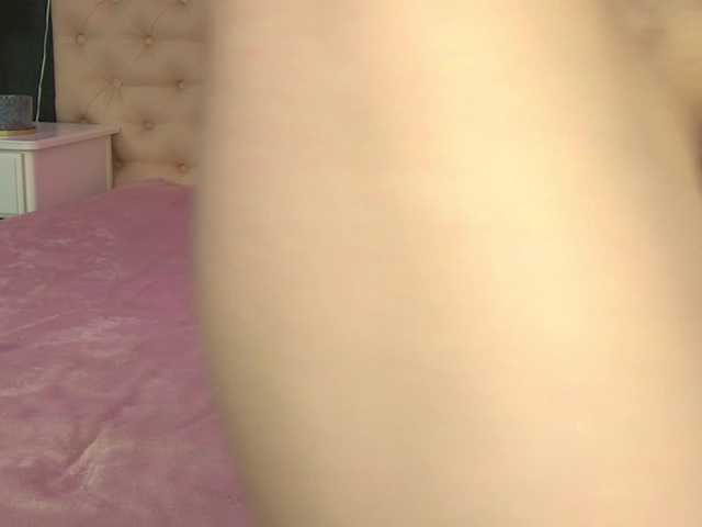 AuraMilf live webcam show