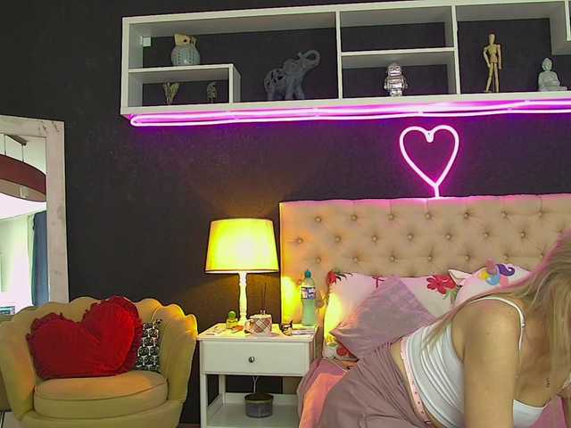AuraMilf live cam on BongaCams