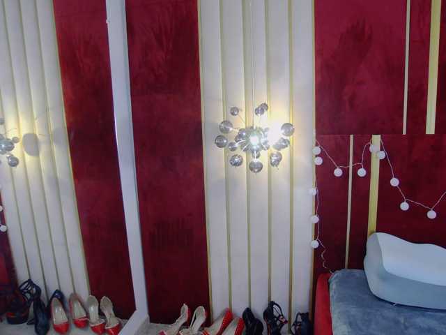 le modèle AuraMilf est en webcam porno dans un show sur le site bongacams, il possède les tags suivants: White/Caucasian,Blonde,Shaved