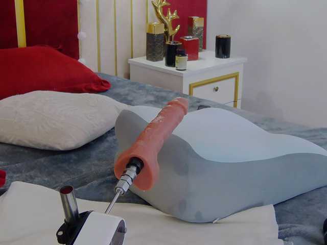 AuraMilf live cam preview