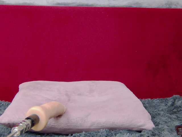 AuraMilf live cam preview