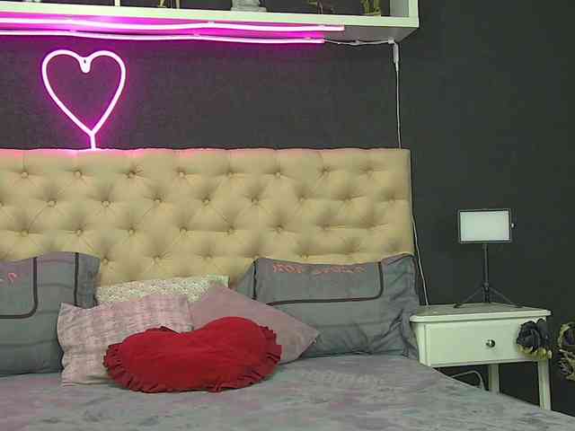 AuraMilf Live Webcam on BongaCams
