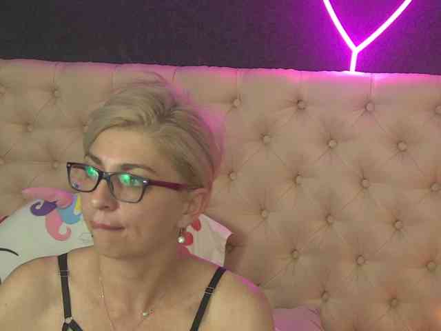 AuraMilf webcam