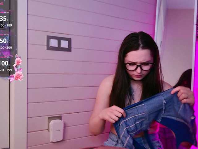 le modèle CuteBunnyX est en webcam porno dans un show sur le site bongacams, il possède les tags suivants: White/Caucasian,Brunette,Shaved