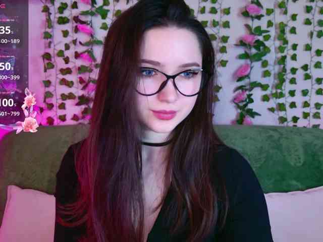 该模特正在直播。 CuteBunnyX