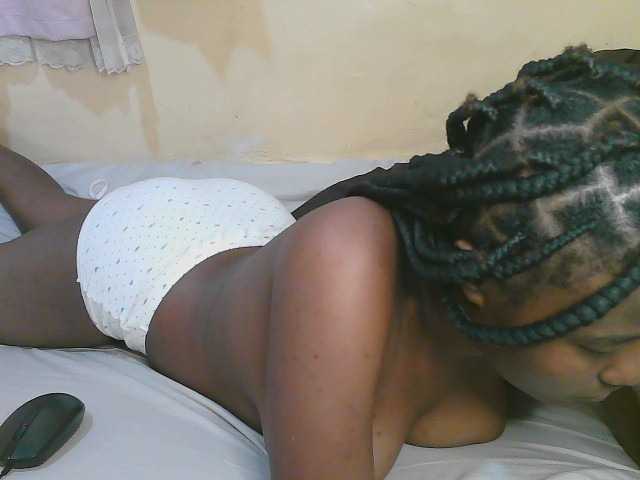 Cute-latasha webcam