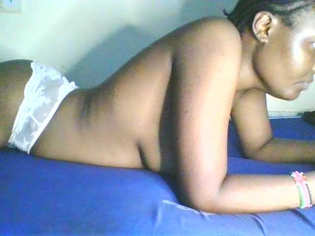 le modèle Cute-latasha est en webcam porno dans un show sur le site bongacams, il possède les tags suivants: Ebony,Brunette,Shaved