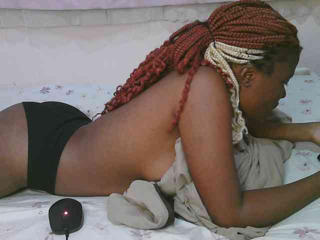 Cute-latasha webcam