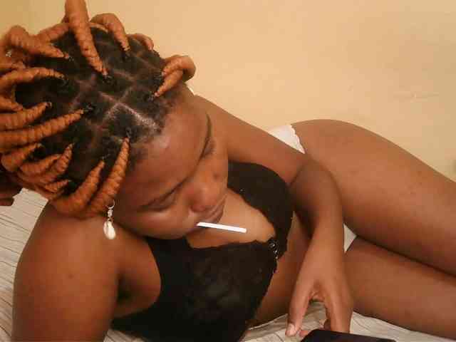 Cute-latasha webcam