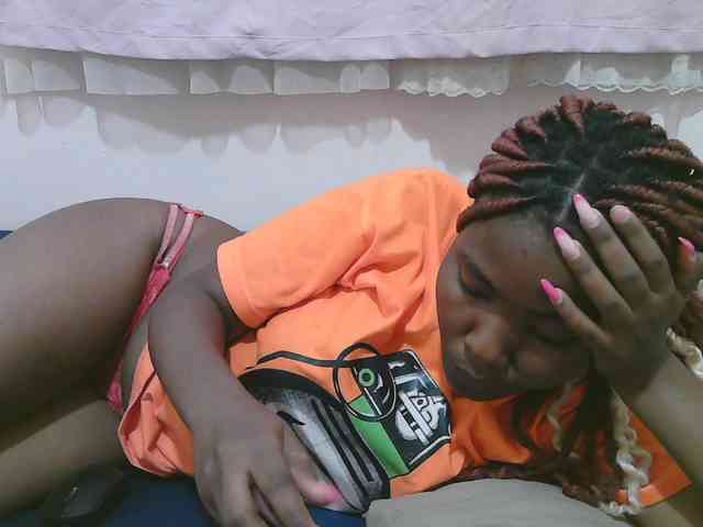 Cute-latasha webcam