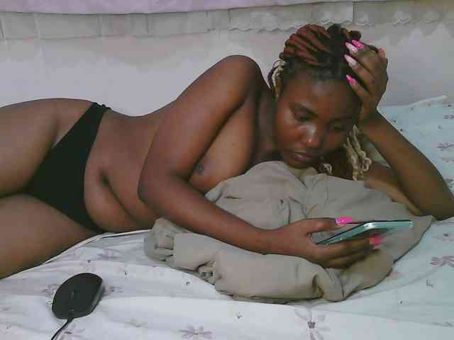 Cute-latasha webcam