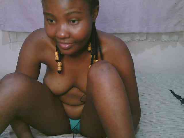Cute-latasha webcam