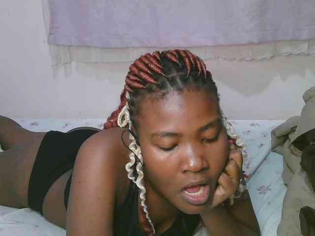 Cute-latasha webcam