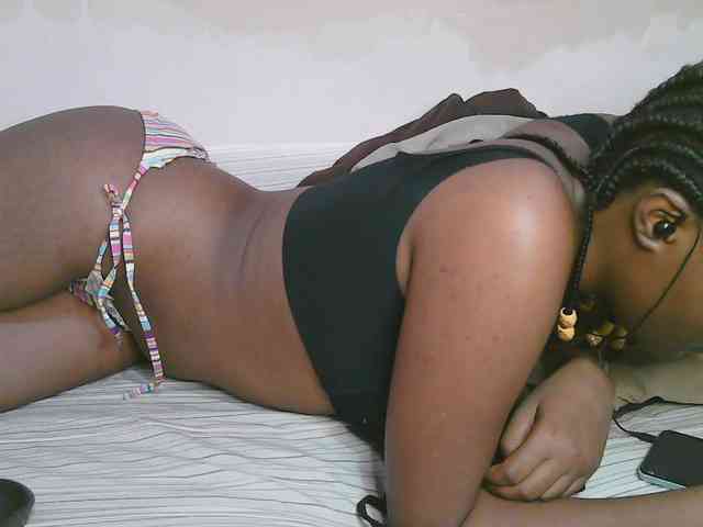 Cute-latasha webcam