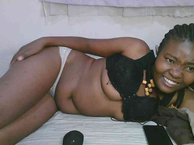 Cute-latasha webcam