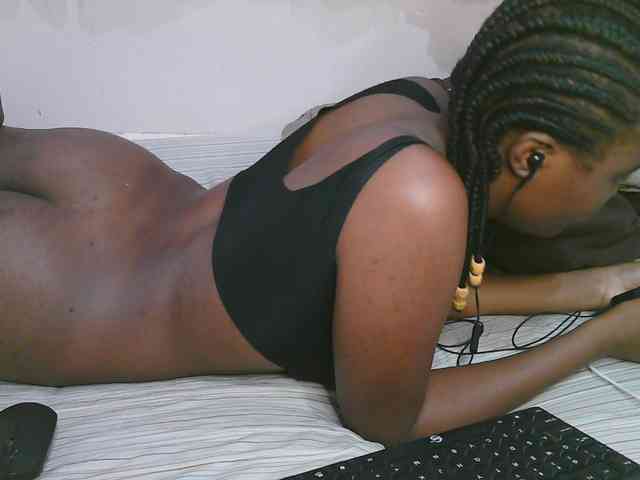 Cute-latasha webcam