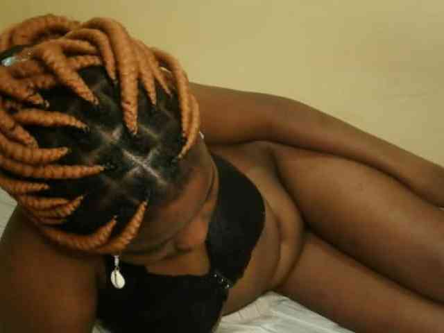 Cute-latasha webcam