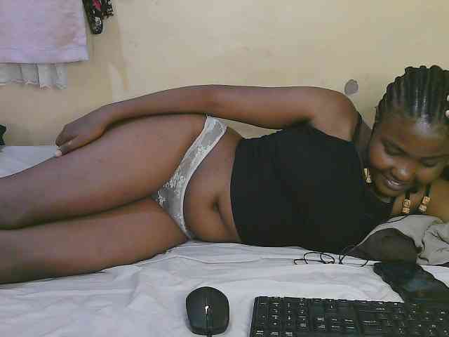 Cute-latasha webcam