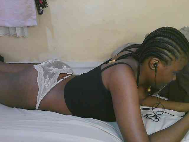 Cute-latasha webcam