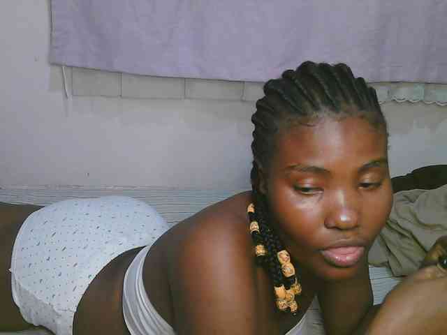 Cute-latasha webcam