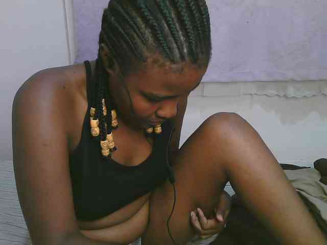 Cute-latasha webcam