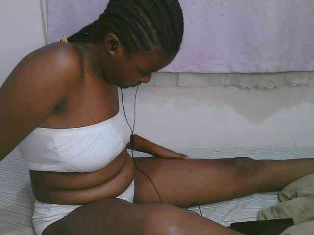 Cute-latasha webcam