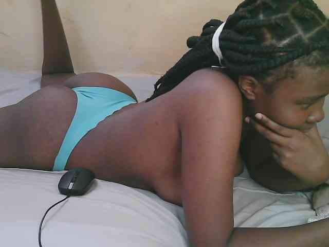 Cute-latasha webcam