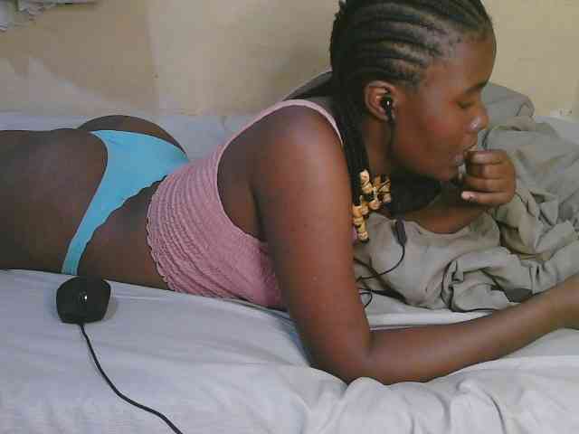Cute-latasha webcam
