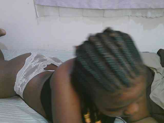 Cute-latasha webcam