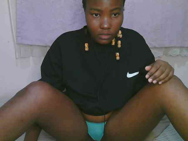 Cute-latasha webcam