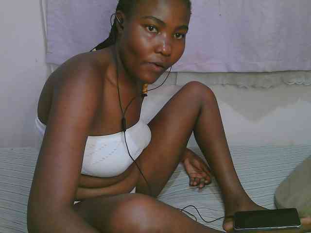 Cute-latasha webcam