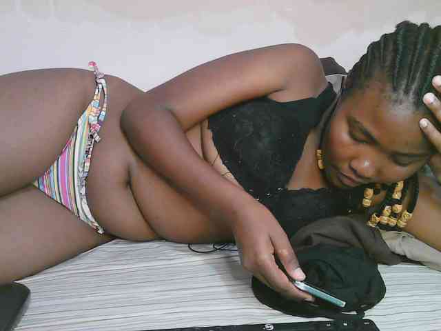 Cute-latasha webcam