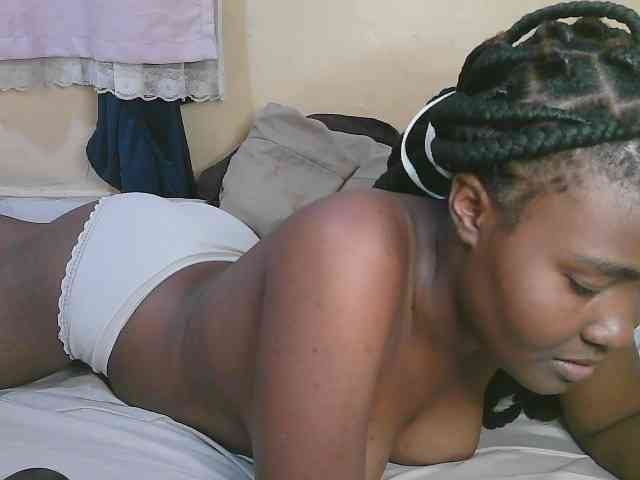 Cute-latasha webcam