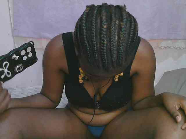 Cute-latasha webcam