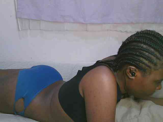 Cute-latasha webcam