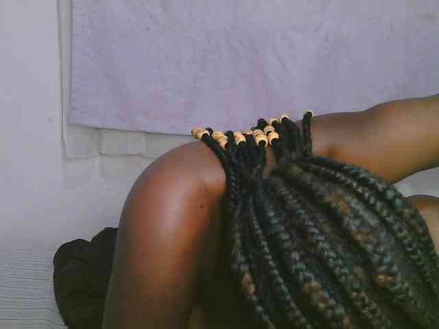 Cute-latasha webcam